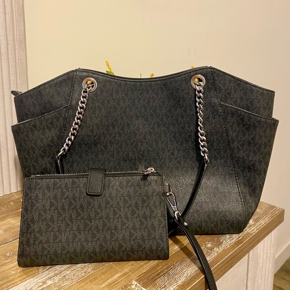 Michael Kors Bag and Wallet Set - Picture 10 of 10